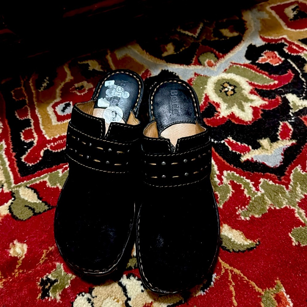 BORN clogs like new, barely worn!